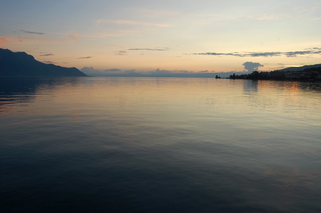Sonnenuntergang am Lac Léman (Bild: Peter Walt).